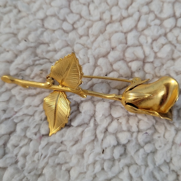 Vintage Goldtone Plated Rose Brooch Pin with Leaves - Picture 3 of 6